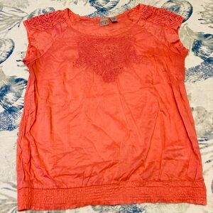 Women's Coral Lace Accent Top Cayon river blues size large embroidered